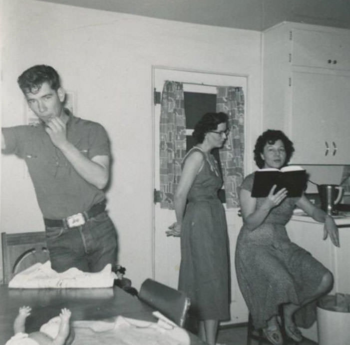 What Kitchens looked like in the 1950s Through These Cool Vintage Photos