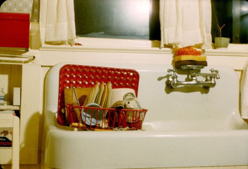 What Kitchens looked like in the 1950s Through These Cool Vintage Photos