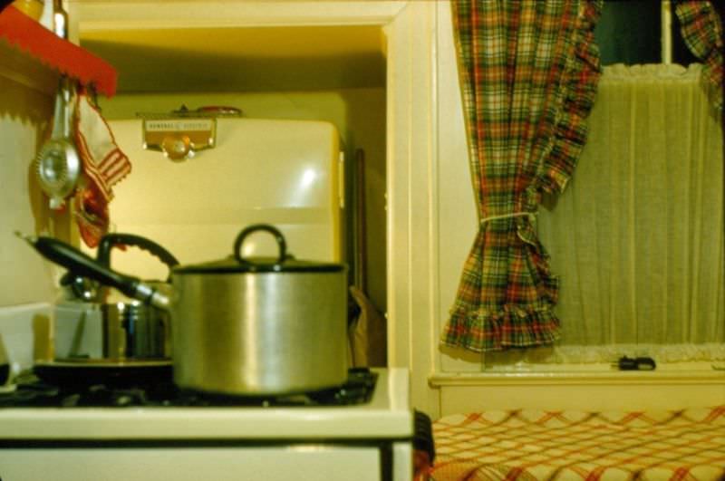 What Kitchens looked like in the 1950s Through These Cool Vintage Photos