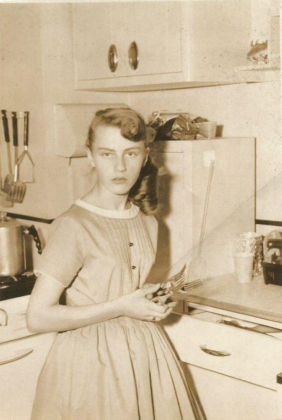 What Kitchens looked like in the 1950s Through These Cool Vintage Photos