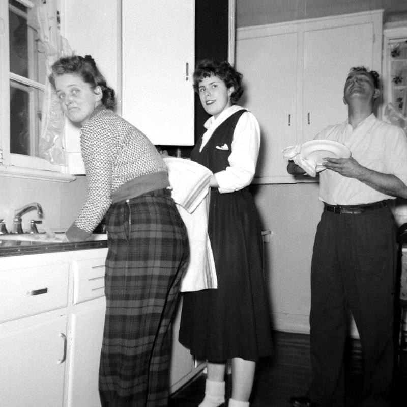 What Kitchens looked like in the 1950s Through These Cool Vintage Photos