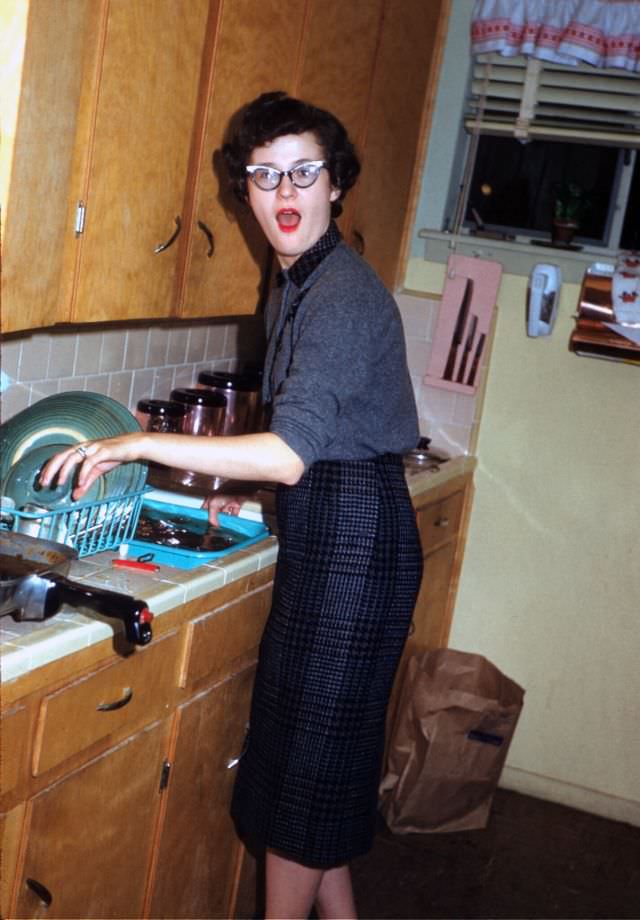 What Kitchens looked like in the 1950s Through These Cool Vintage Photos