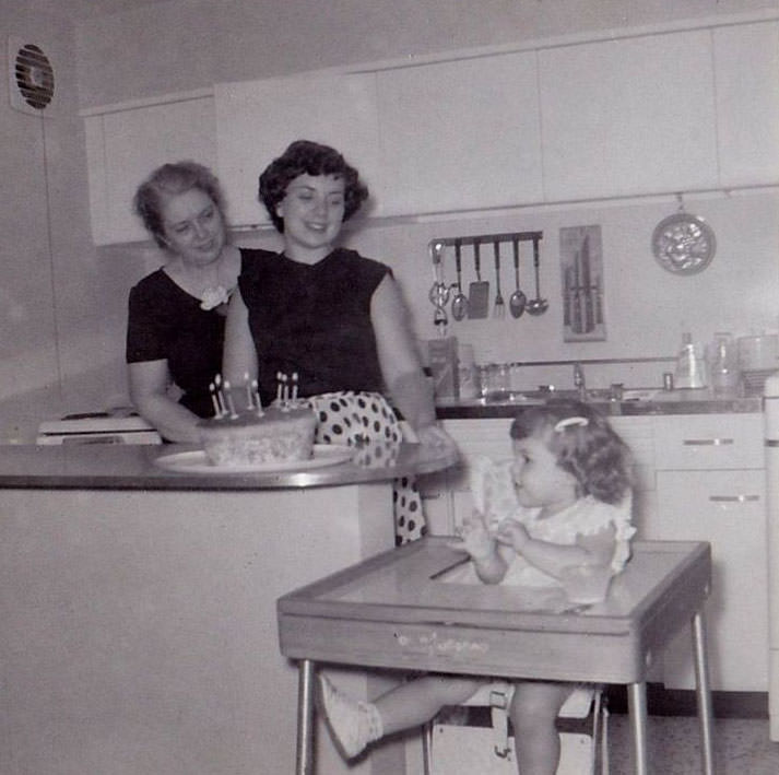 What Kitchens looked like in the 1950s Through These Cool Vintage Photos