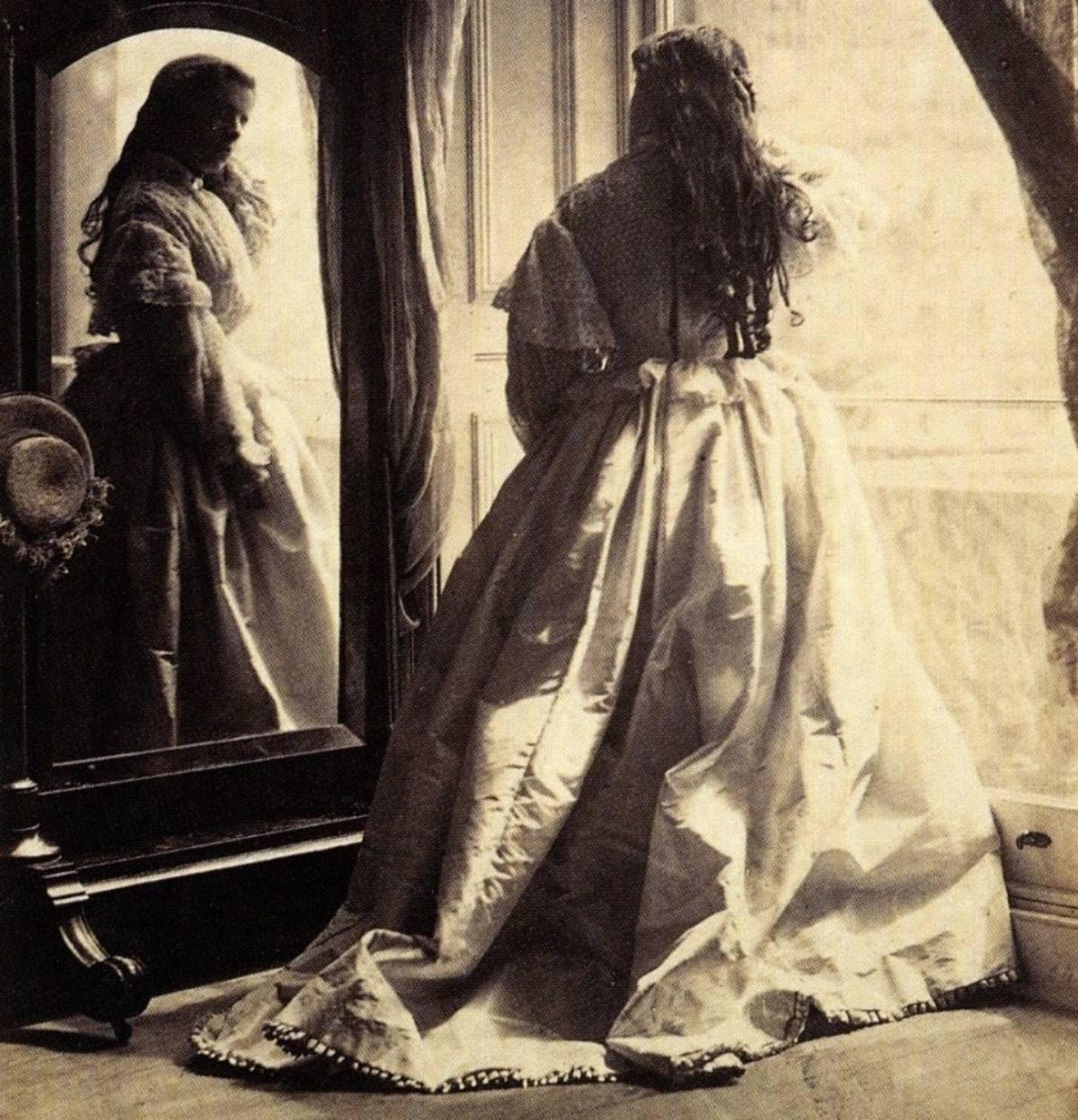 Rare Historical Portraits of Girls in Front of Mirrors by Lady Clementina Hawarden, 1860s