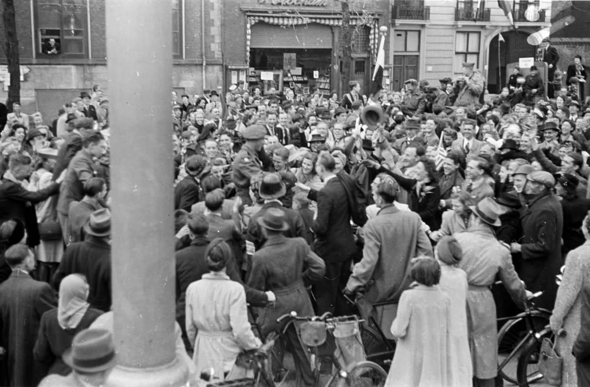 Canadian soldiers are greeted with their vehicles by a frenzied crowd at the Buitenhof, The Hague (May 6, 1945).