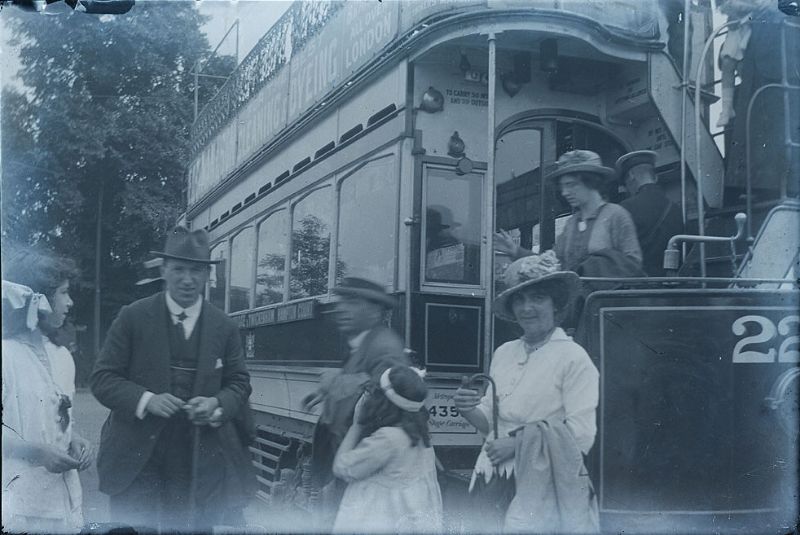 London United Tramways car