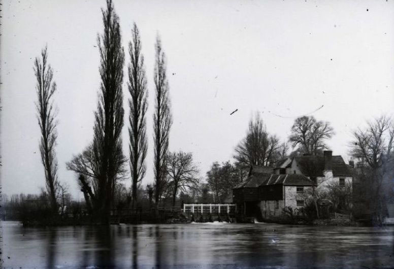 Oxfordshire. Iffley Mill on the Thames, south of Oxford