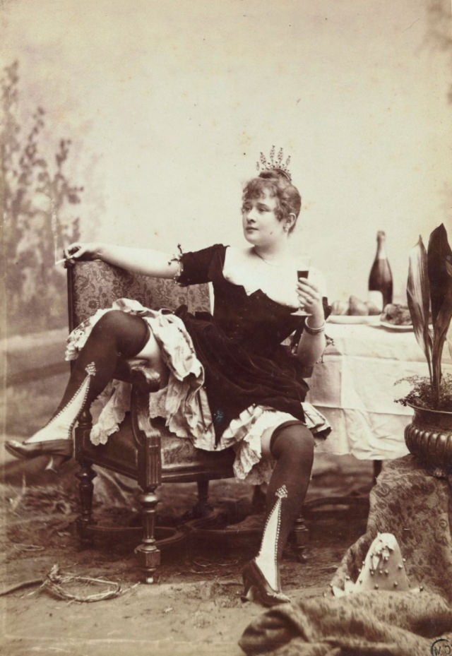 Louise Weber: Life Story and Photos of Queen of Montmartre aka La Goule from the Late 19th Century