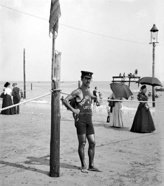 The Earliest Male Lifeguards of the 1900s that Rescued Drowning People