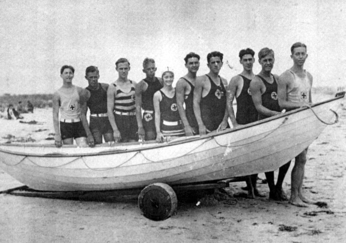 The Earliest Male Lifeguards of the 1900s that Rescued Drowning People