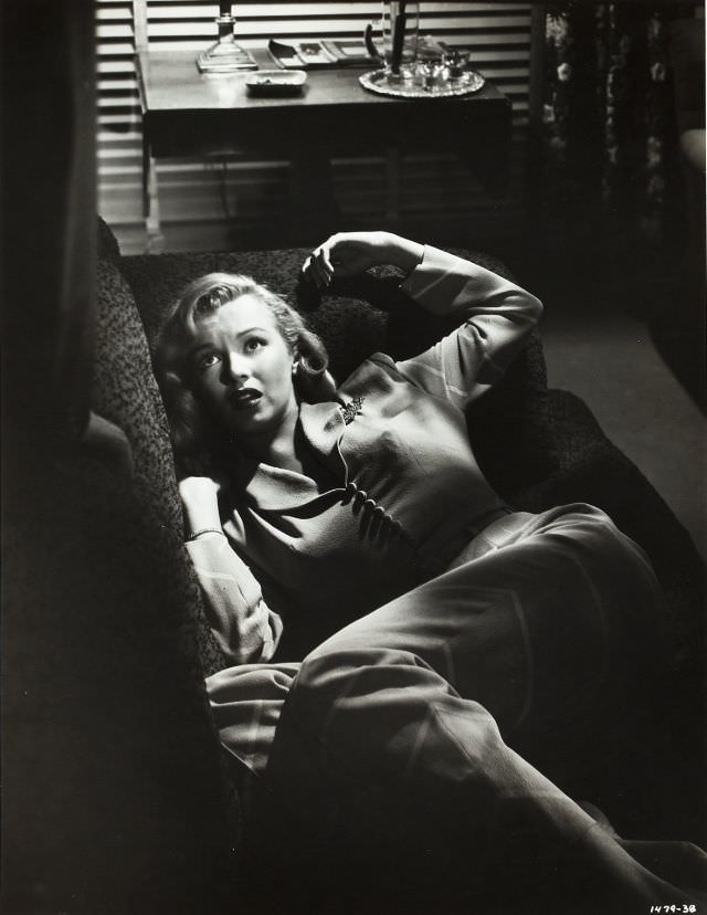 Glamorous Photos of Marilyn Monroe during the filming of 'The Asphalt Jungle (1950)'