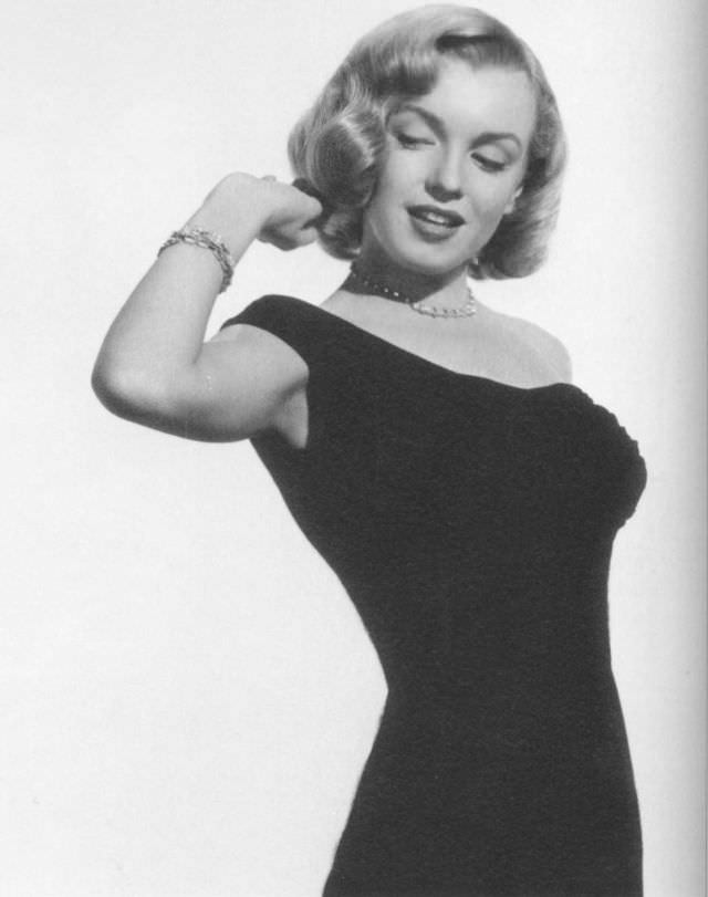 Glamorous Photos of Marilyn Monroe during the filming of 'The Asphalt Jungle (1950)'