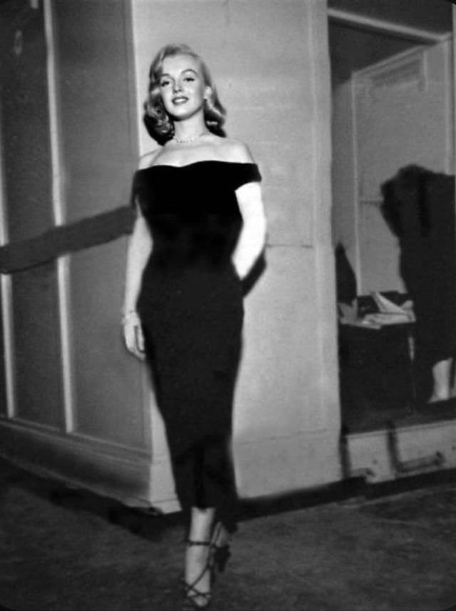 Glamorous Photos of Marilyn Monroe during the filming of 'The Asphalt Jungle (1950)'