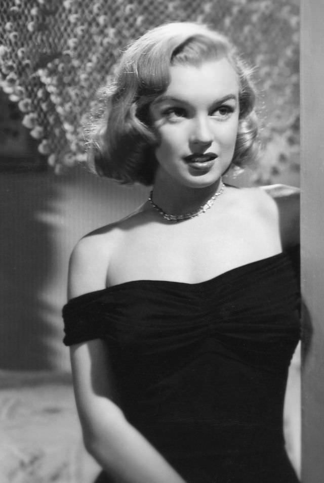 Glamorous Photos of Marilyn Monroe during the filming of 'The Asphalt Jungle (1950)'