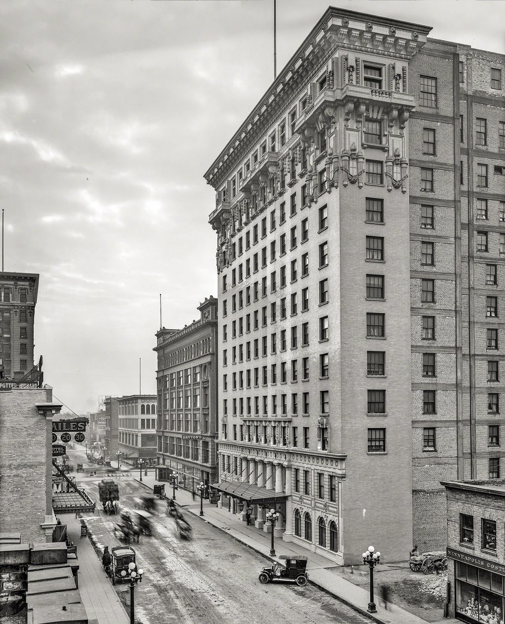Hotel Radisson and Seventh Street, Minneapolis circa 1910