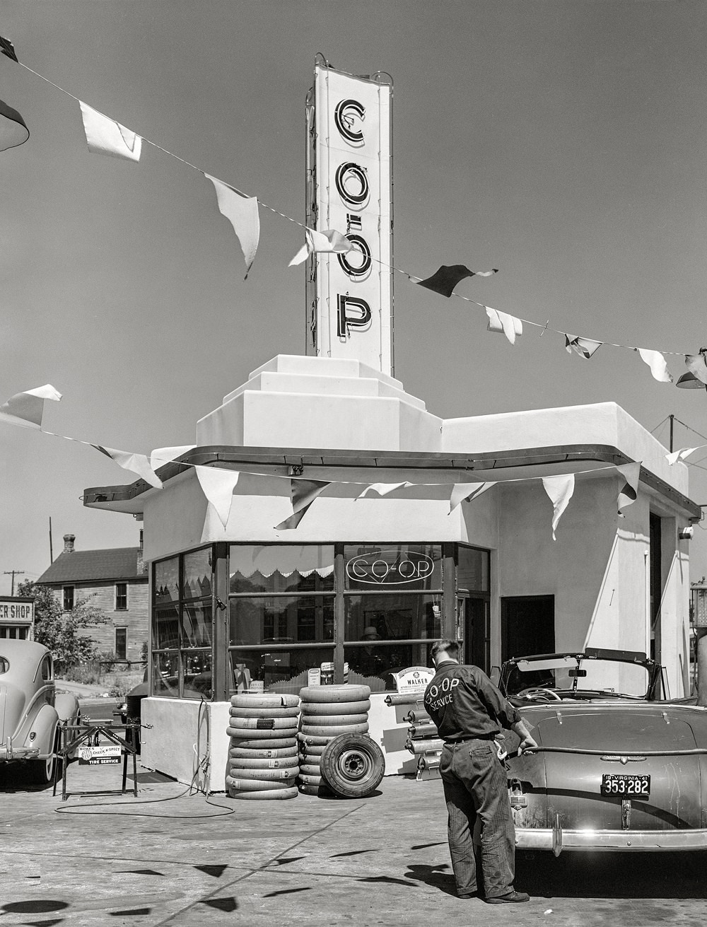 Cooperative gas station in Minneapolis, Minnesota, August 1941