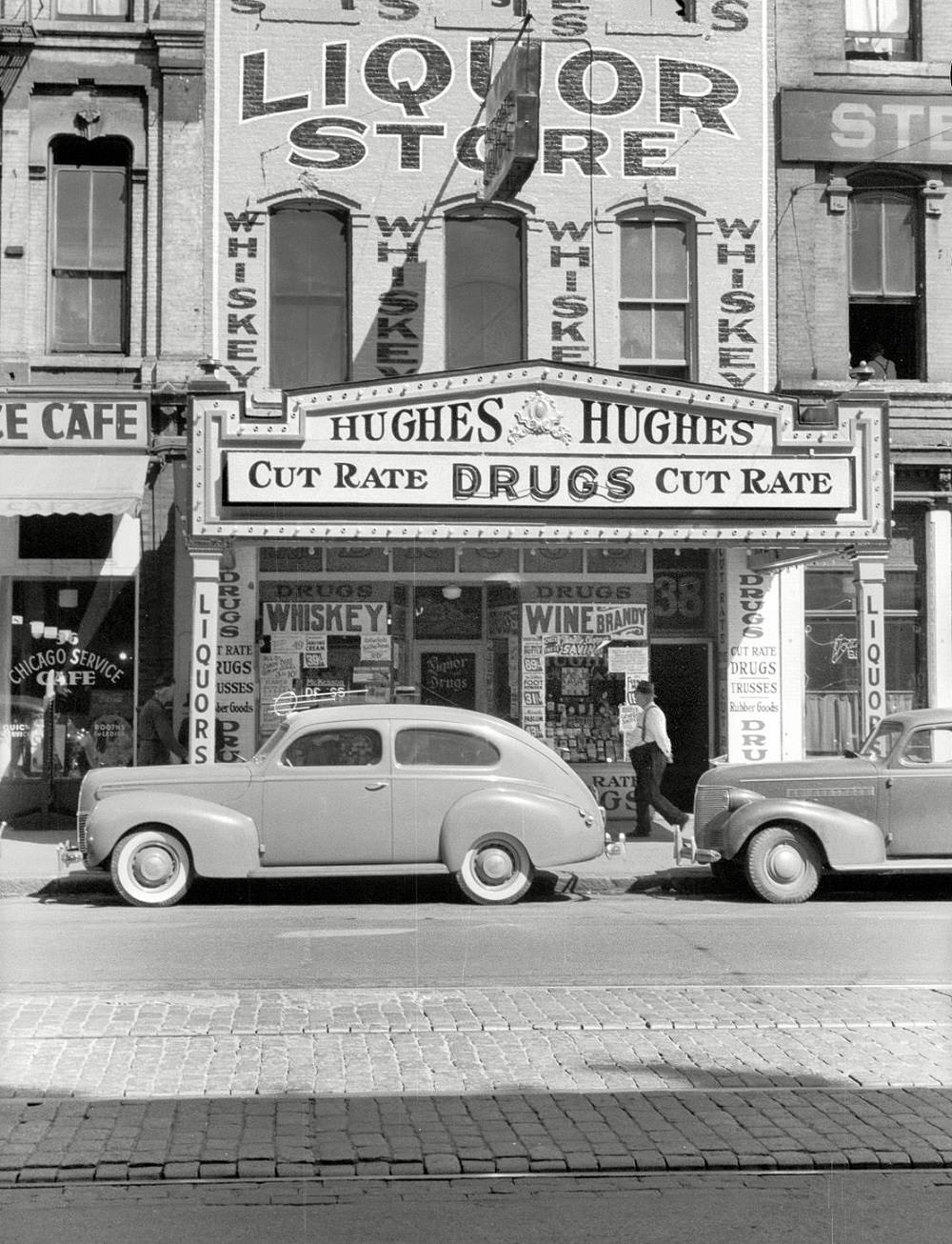 Liquor store in Gateway District, Minneapolis, September 1939
