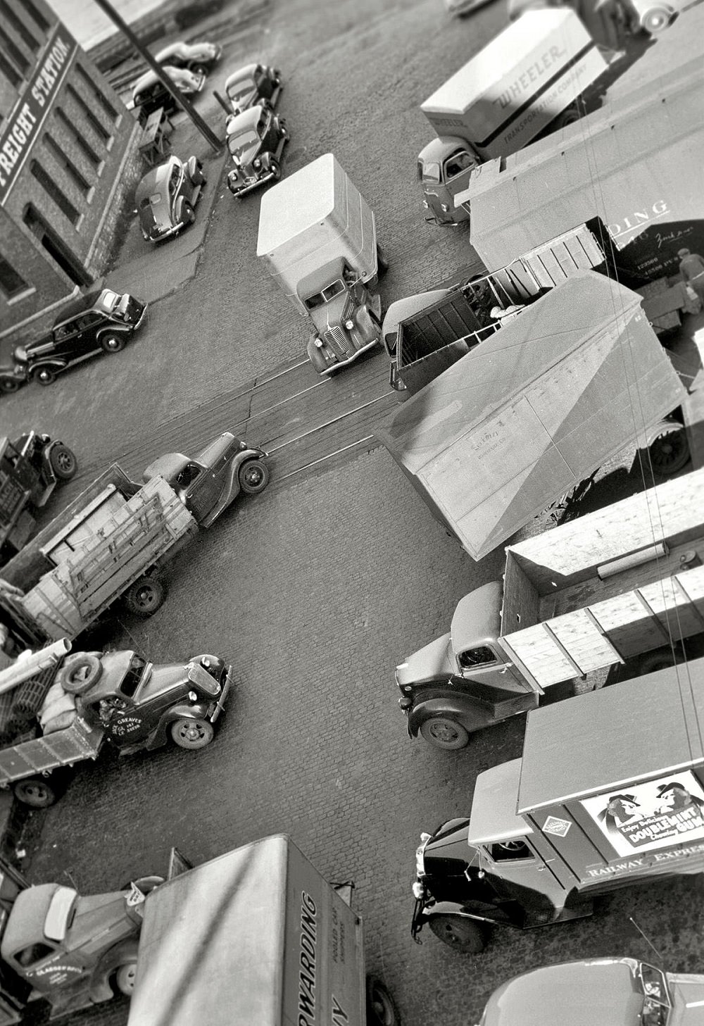 Trucks loading at farm implement warehouse, Minneapolis, Minnesota, September 1939