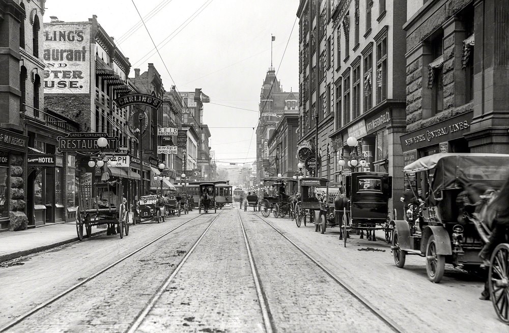 Robert Street, St. Paul, Minnesota, circa 1910