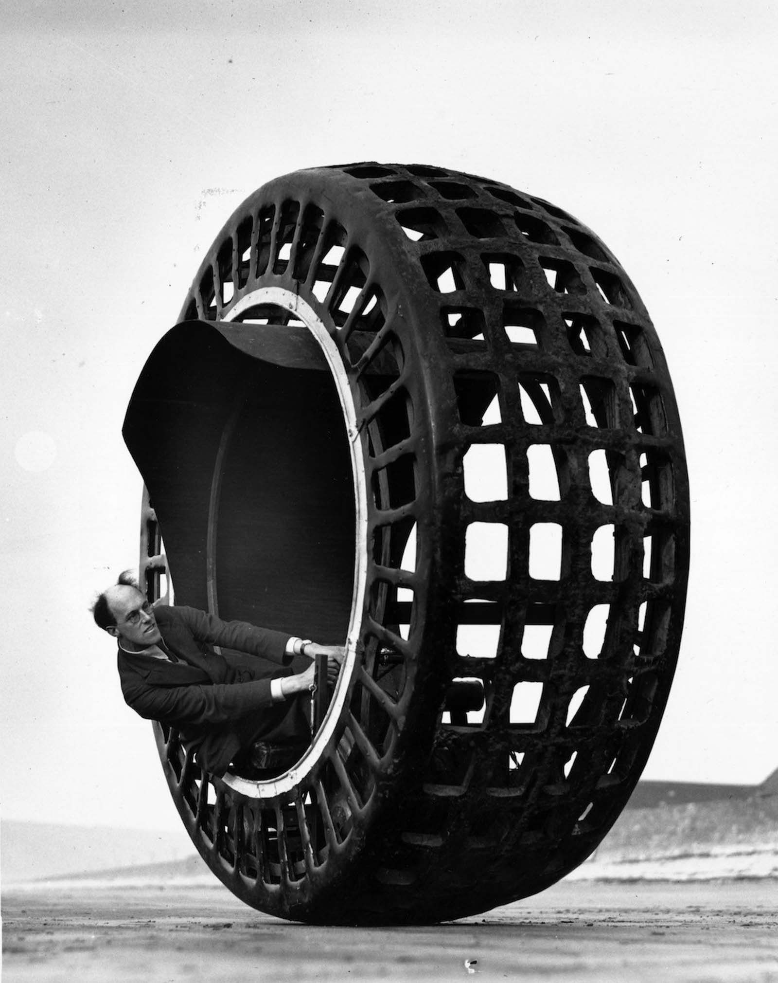 Monowheel: Facts and Historical Photos of the Bizarre Vehicle