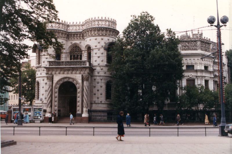 Moscow street scenes, 1990