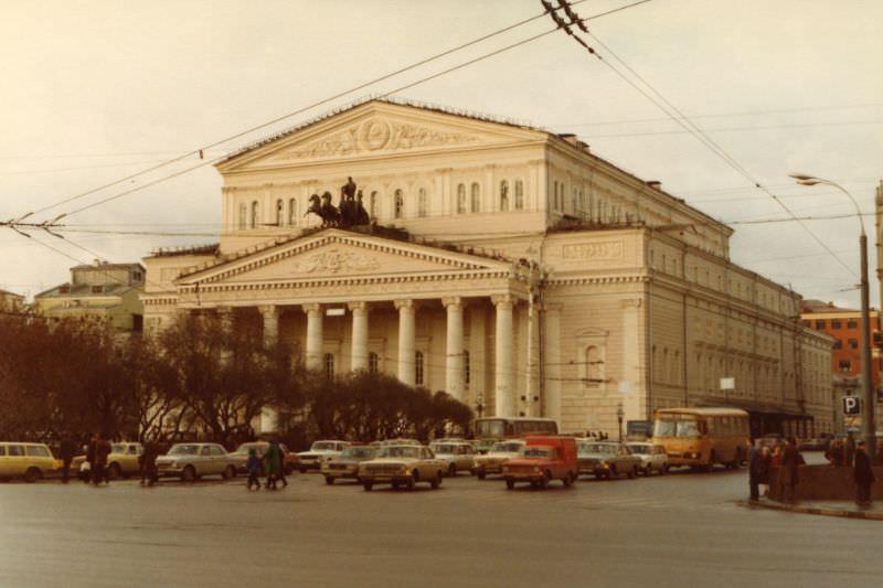 City building, Moscow, 1990
