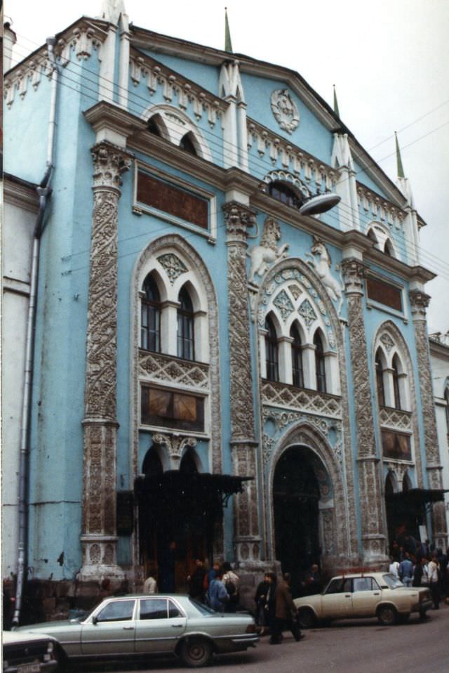 City building, Moscow, 1990