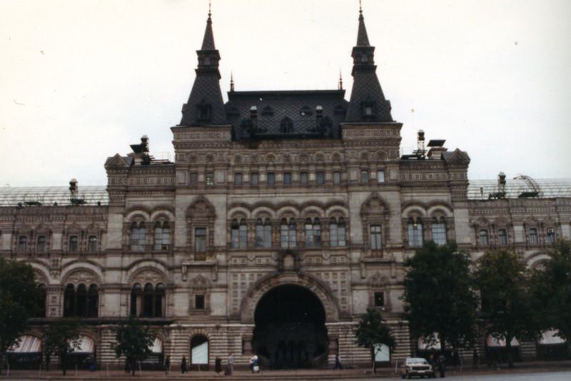 City building, Moscow, 1990