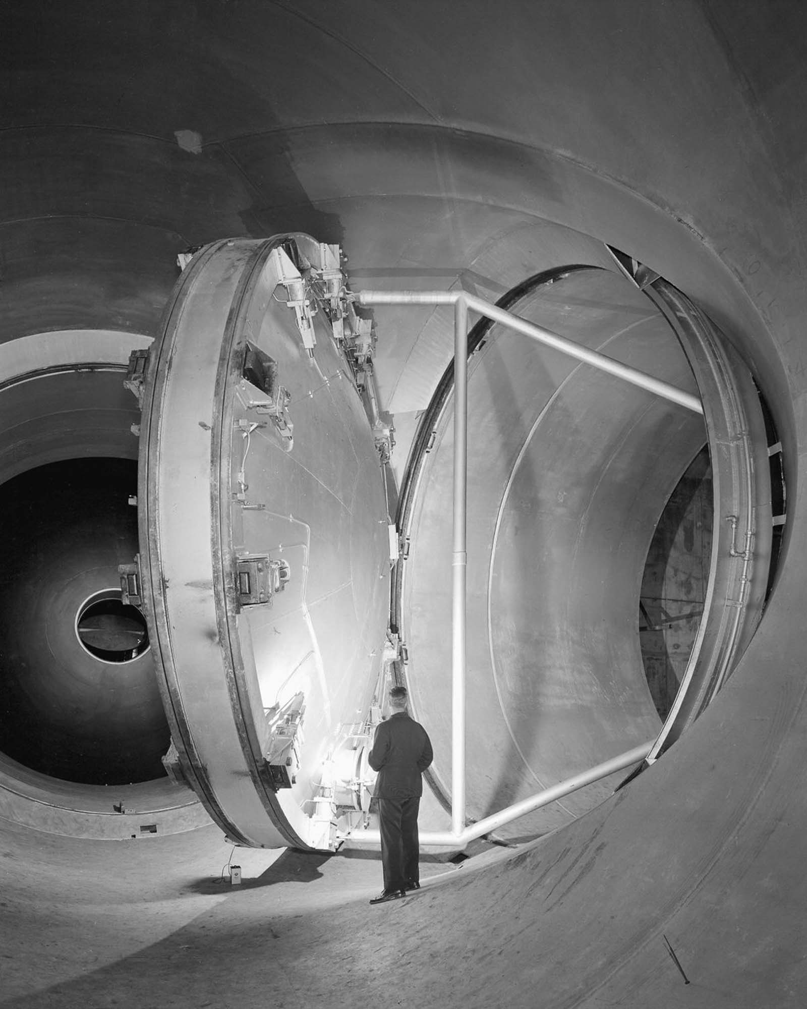 A 24-foot swinging valve in the 10 x 10-foot Supersonic Wind Tunnel, 1956.