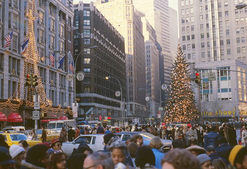 Herald Square, Avenue of the Americas, around Christmas, 1978