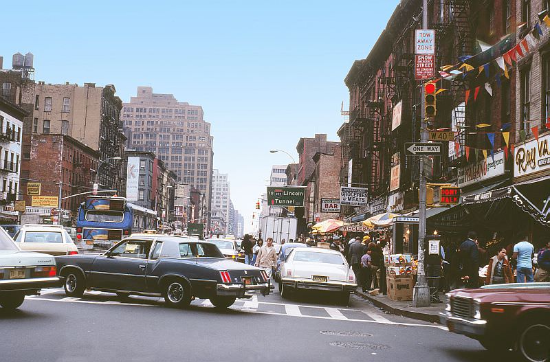 9th Avenue and West 40th Street, looking south