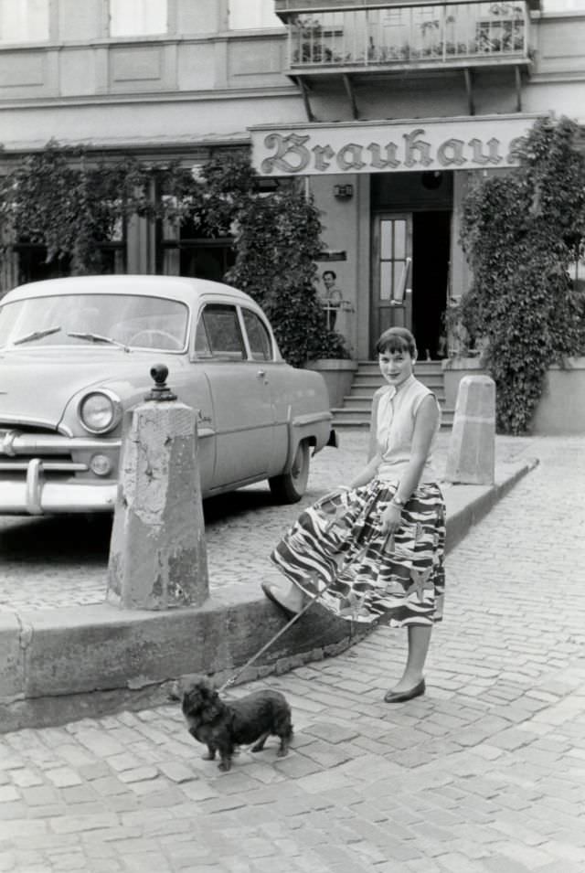 Beautiful Photos of People Posing with their Adorable Dachshunds from the early 1900s