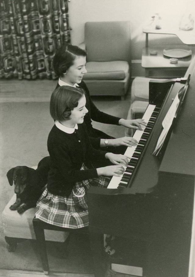 Beautiful Photos of People Posing with their Adorable Dachshunds from the early 1900s