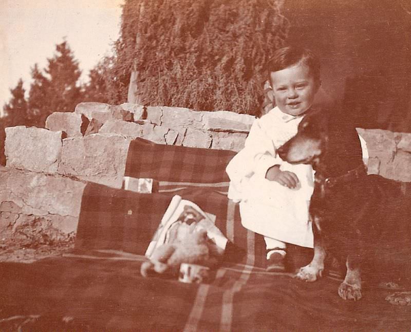 Beautiful Photos of People Posing with their Adorable Dachshunds from the early 1900s