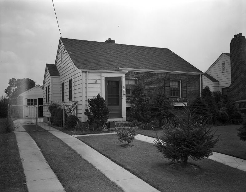 32 (street unidentified), 1946