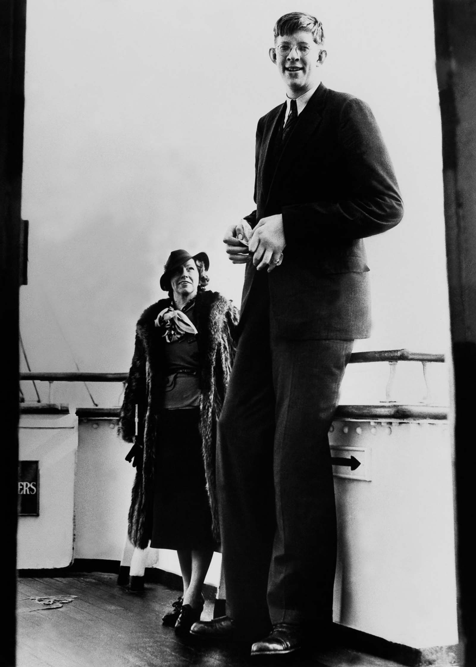 Wadlow travels aboard the Queen Mary, 1937.