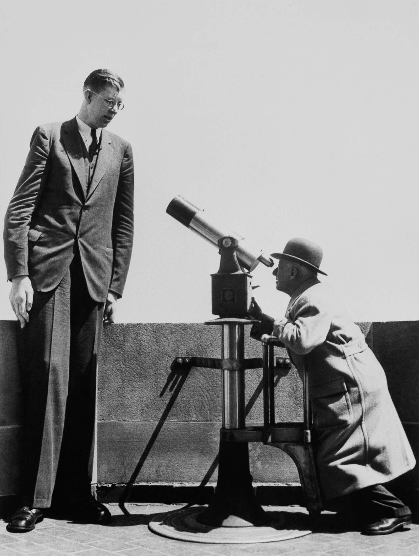 Robert Wadlow: Life Story and Photos of World's Tallest Man in History