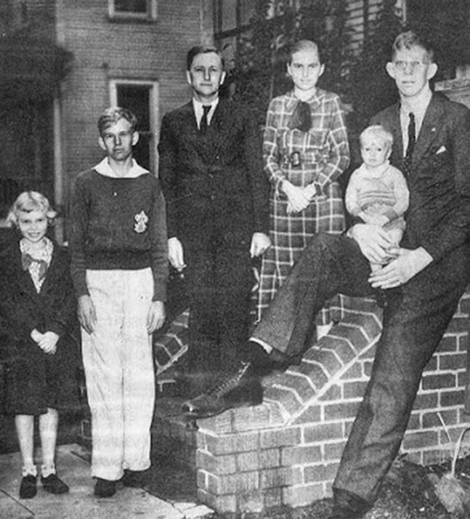 Robert Wadlow with his family.