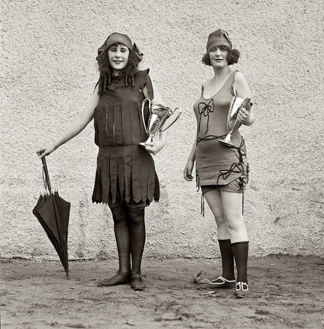 Rolled Stockings: The Popular Fashion Trend of the 1920s