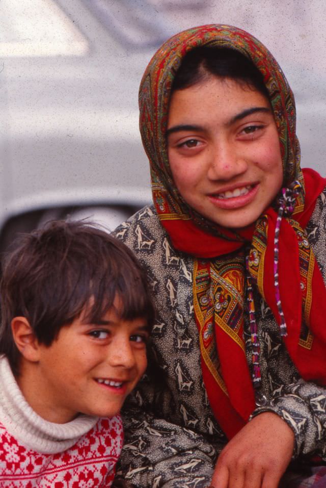Gypsies of Romania, 1990