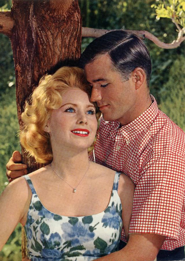 Beautiful Vintage Postcards of Romantic Couples from the 1950s