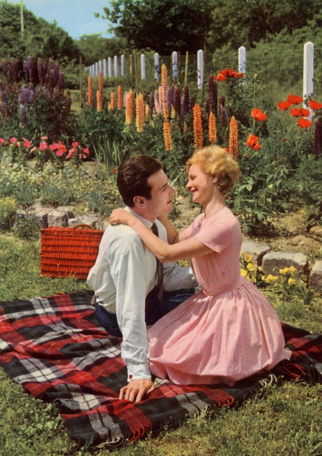 Beautiful Vintage Postcards of Romantic Couples from the 1950s