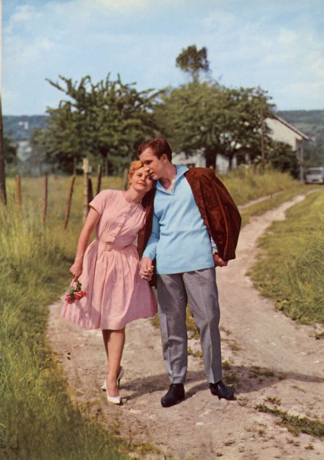 Beautiful Vintage Postcards of Romantic Couples from the 1950s