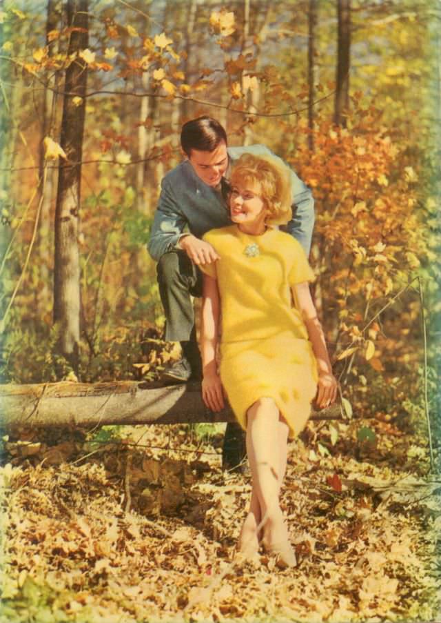 Beautiful Vintage Postcards of Romantic Couples from the 1950s