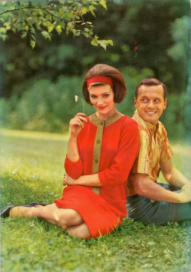 Beautiful Vintage Postcards of Romantic Couples from the 1950s