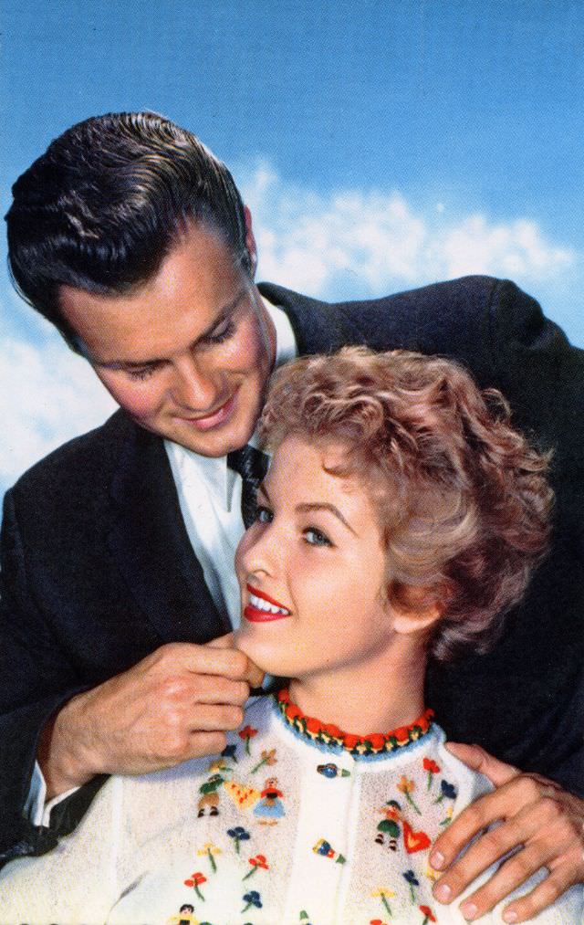 Beautiful Vintage Postcards of Romantic Couples from the 1950s