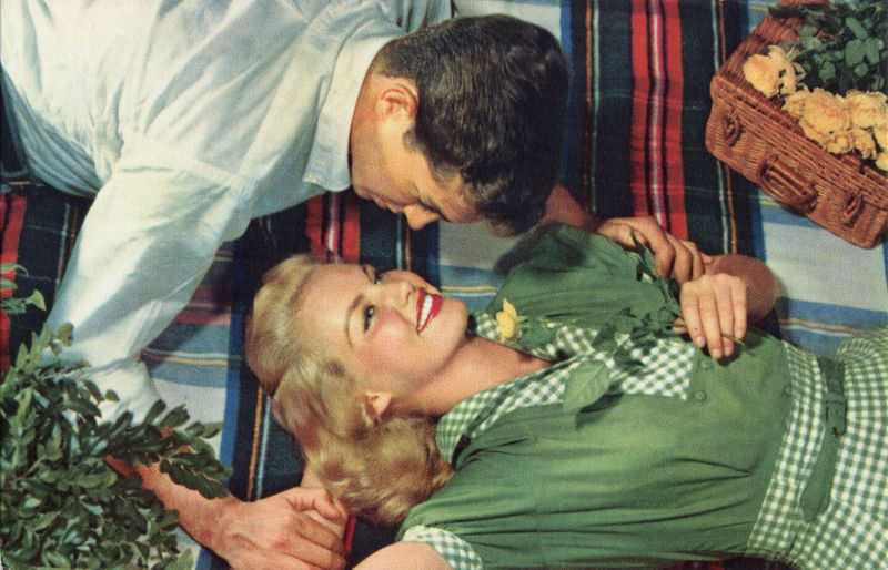 Beautiful Vintage Postcards of Romantic Couples from the 1950s