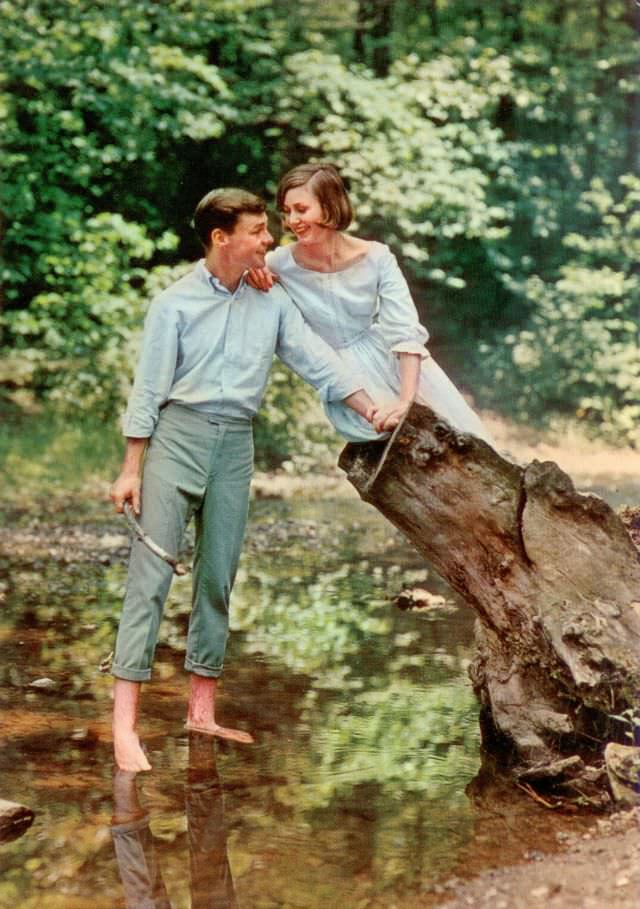 Beautiful Vintage Postcards of Romantic Couples from the 1950s