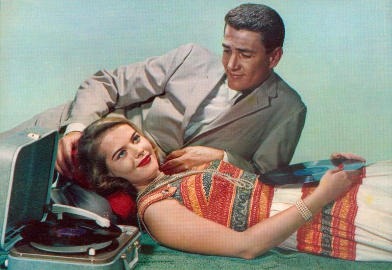 Beautiful Vintage Postcards of Romantic Couples from the 1950s