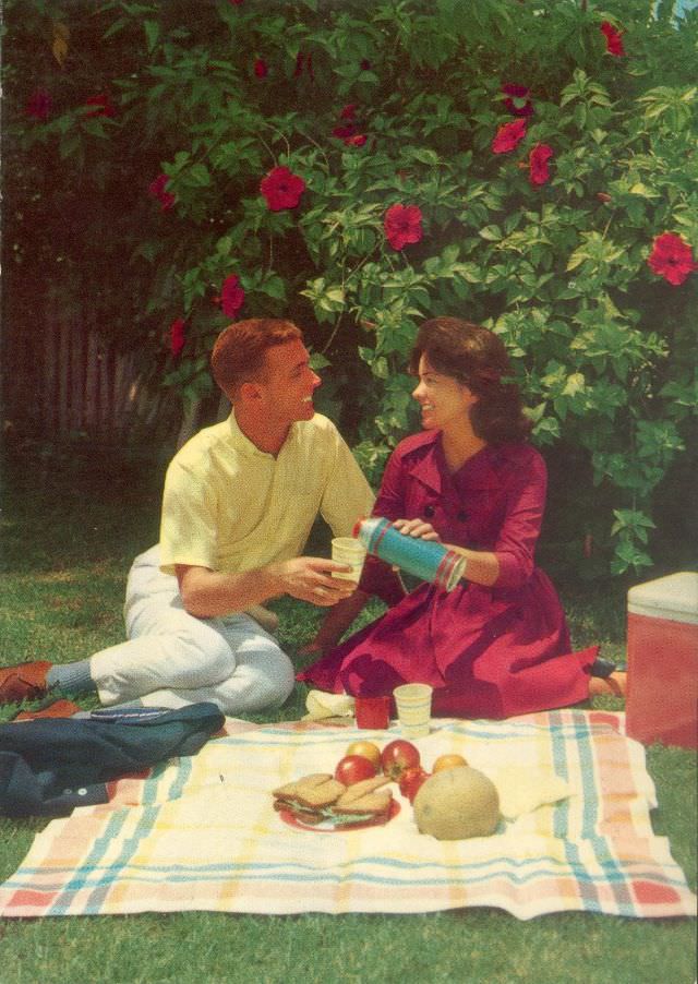 Beautiful Vintage Postcards of Romantic Couples from the 1950s